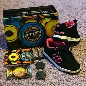 Heelys Childs Voyager Black and Pink Sneakers with Wheels size 1
